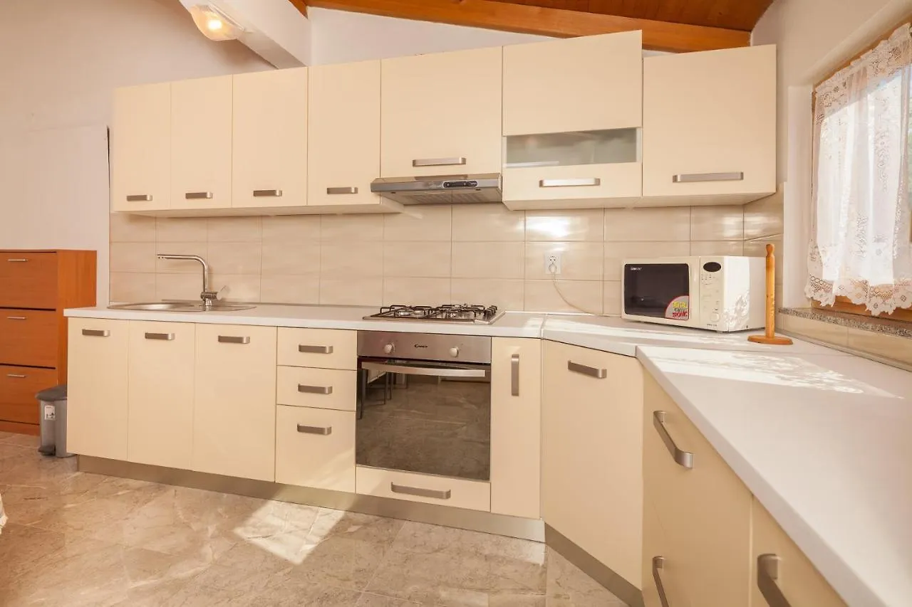 Apartment Tina Ližnjan